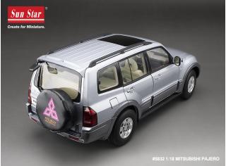 Mitsubishi Pajero V73, cool silver SunStar Metallmodell 1:18